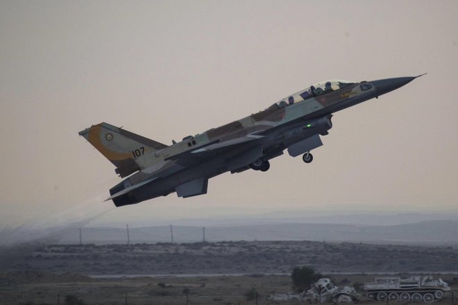 WCENTER 0XNFAEHLEJ                epa03686922 (FILE) A file picture dated 27 December 2012 shows an F-15I tactical fighter jet taking off during a graduation ceremony of new Israeli Air Force pilots at the Hatzerim Air Force base outside Beersheva in southern Israel. According to media reports on 04 May 2013, the US government believes Israel has conducted an airstrike inside Syria, two unnamed officials were reported as saying late 03 May. Israeli military aircraft, as in previous strikes against Syria, reportedly fired missiles from outside Syrian airspace against targets on Syrian soil.  EPA/OLIVER WEIKEN