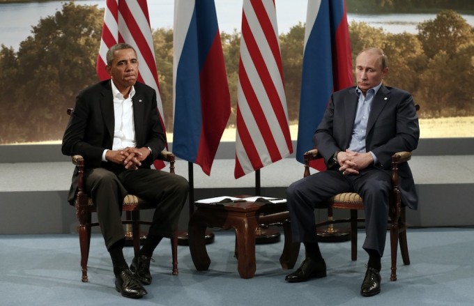 U.S. President Barack Obama (L) meets with Russian President Vladimir Putin during the G8 Summit at Lough Erne in Enniskillen,  Northern Ireland June 17, 2013.   REUTERS/Kevin Lamarque   (NORTHERN IRELAND - Tags: POLITICS TPX IMAGES OF THE DAY)