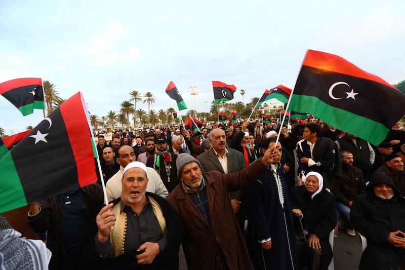 (150213) -- TRIPOLI, Feb. 13, 2015 (Xinhua) -- Some citizens wave national flags on Martyrs Square in Tripoli, Libya, on Feb. 13, 2015. Hundreds of people demonstrated at Libya's capital city of Tripoli on Friday in support of the ongoing UN-brokered dialogue between the warring factions and expressed hopes for peace. (Xinhua/Hamza Turkia)