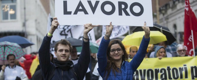 Foto Roberto Monaldo / LaPresse
21-11-2015 Roma
Politica
Manifestazione Fiom - Cgil per il rinnovo del contratto di lavoro
Nella foto Un momento della manifestazione

Photo Roberto Monaldo / LaPresse
21-11-2015 Rome (Italy)
Demonstration organized by Fiom - Cgil trade union
In the photo A moment of the demonstration