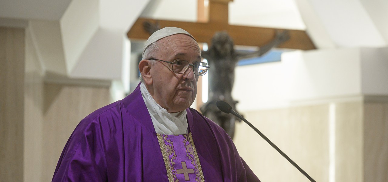 Foto Vatican Media/LaPresse13-03-2020 Città del Vaticano, VaticanoCronacaNella Messa a Santa Marta, Francesco prega per i malati ma anche per i pastori perché prendano misure che non lascino da solo il popolo di Dio e lo accompagnino col conforto della Parola di Dio, dei sacramenti e della preghiera.Nella foto: Papa Francesco durante la MessaDISTRIBUTION FREE OF CHARGE - NOT FOR SALE