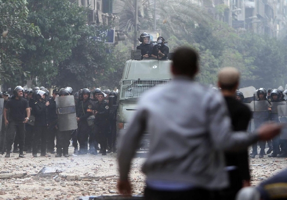 Piazza Tahrir in fiamme, l’Egitto vota il 28 novembre