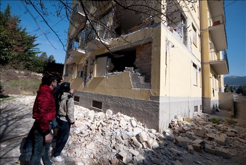 "Non è il terremoto che uccide, sono le case che crollano..."