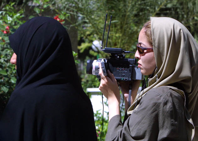 "Salvate mia figlia Roxana giornalista prigioniera in Iran"