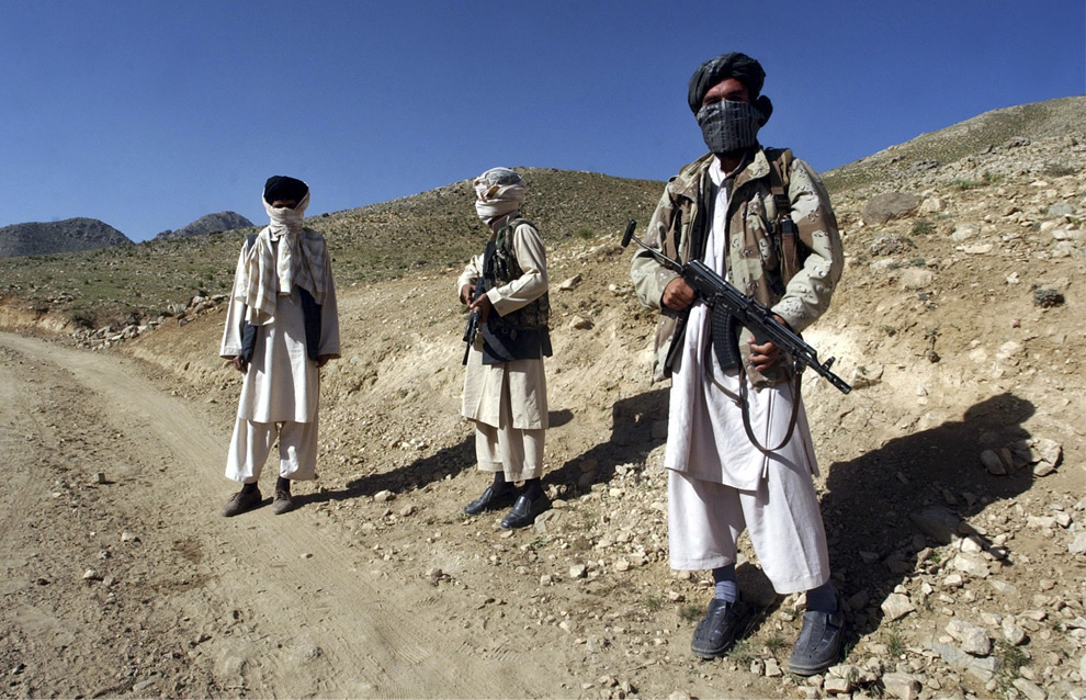 La nuova strategia afgana: "Colpire e trattare"