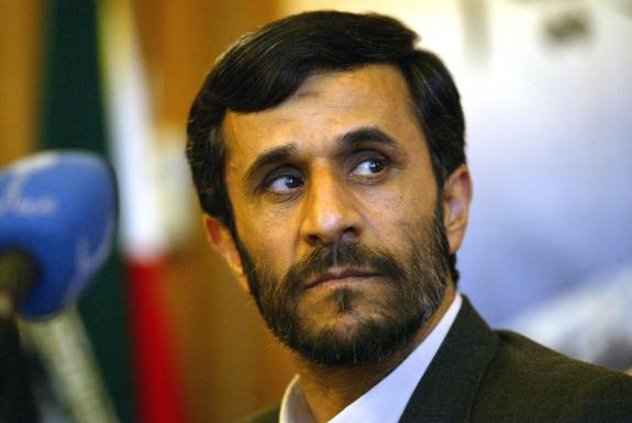 Ahmadinejad inaugura il suo secondo mandato imbavagliando la stampa