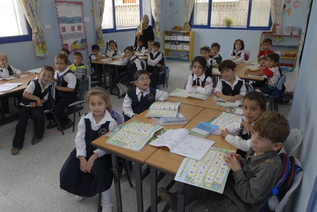 L'esercito israeliano chiude l'accesso alla scuola per i bambini di Betania