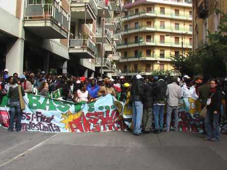 Contro il razzismo migliaia di immigrati in piazza