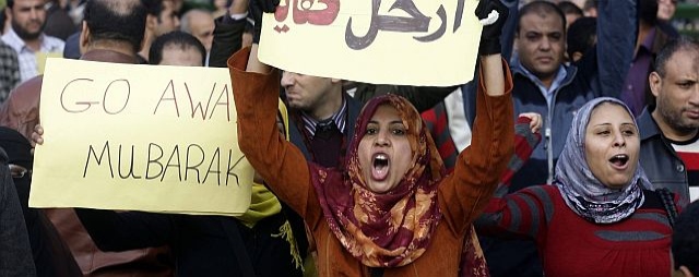 Il Cairo: due milioni in piazza al grido "L’Egitto è il nostro paese!"