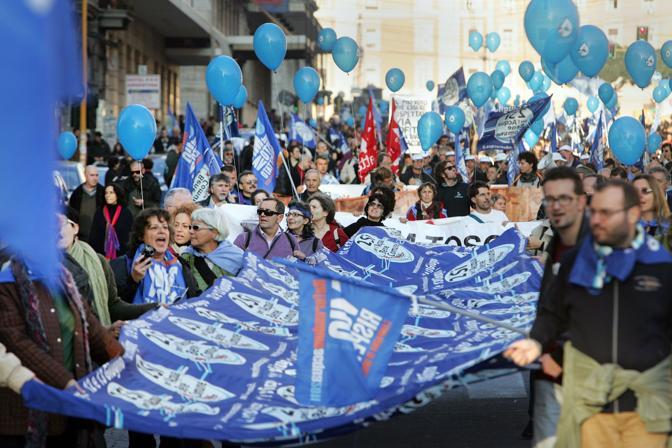 Il popolo dell'acqua torna in piazza: "Si rispetti l'esito del referendum"