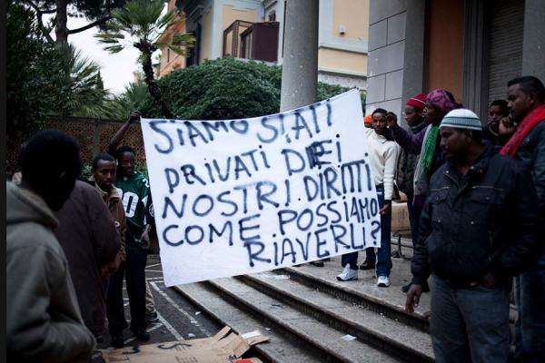 Somali, "c’è chi si brucia le dita per cancellare le impronte"