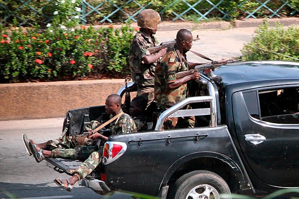 Abidjan: cessate il fuoco e negoziati per "resa" Gbagbo