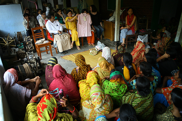 Le "rondini" tessitrici del Bangladesh. Un lavoro fra i più vulnerabili