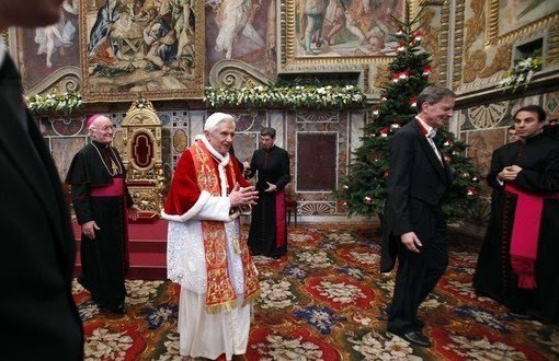 Benedetto XVI: servono "nuove regole che assicurino a tutti la possibilità di vivere dignitosamente"