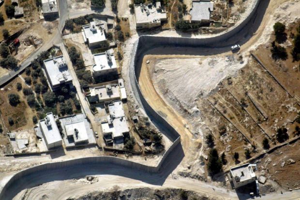 Cisgiordania: i coloni riprendono a costruire tra le proteste