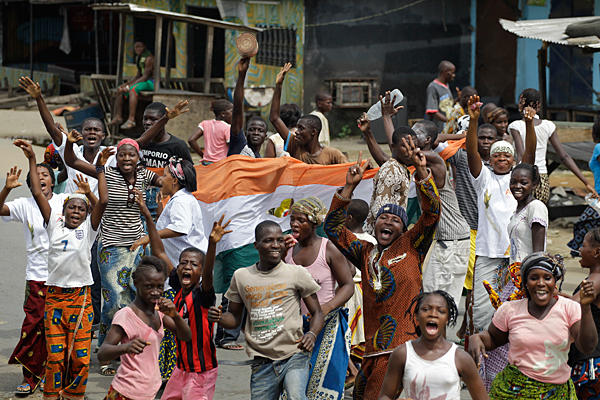 Fine dell'era Gbagbo, il giorno dopo violenze e polemiche