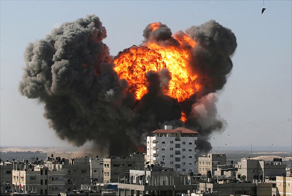 Gaza: bombe sul deposito di medicinali
