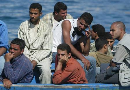 Lampedusa: continua lo sciopero della fame dei tunisini