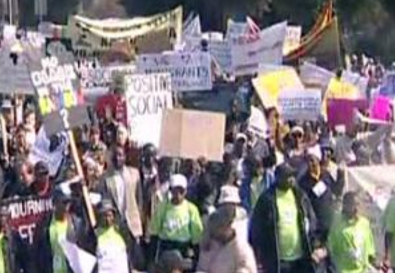 Il Sudafrica incrocia le braccia