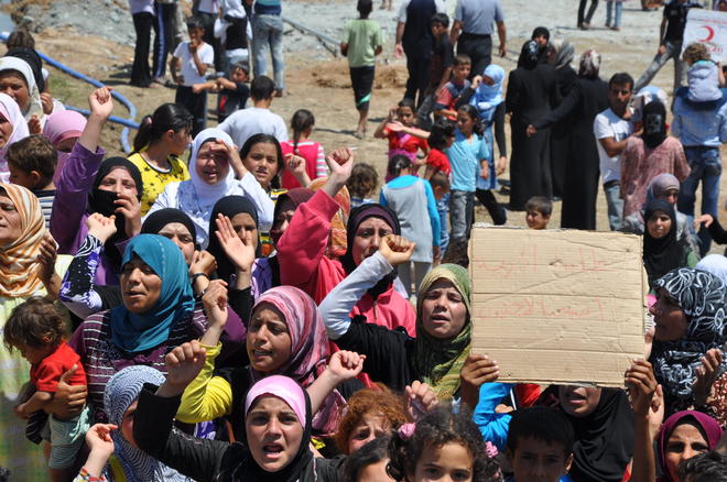 Siria, il dramma dei rifugiati a migliaia passano il confine