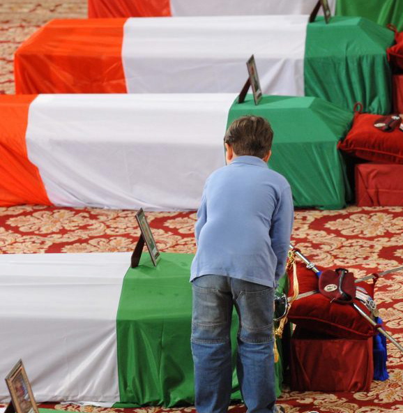 Via dalla guerra in Afghanistan!