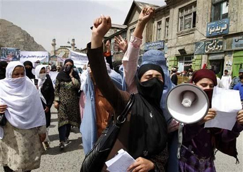 Intervista: i Talebani, Karzai e la Costituzione