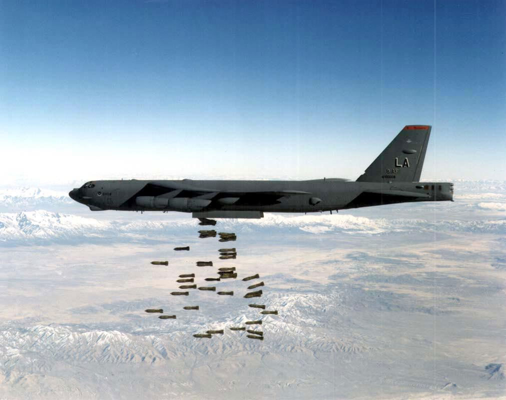 Testate atomiche sorvolano gli Usa su un B-52 . L'imbarazzo del Pentagono