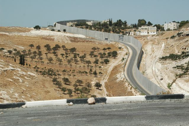 Israele annuncia la tregua unilaterale, ma Hamas chiede il ritiro delle truppe