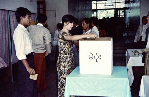 Birmania al voto: Suu Kyi ci sarà nonostante il rischio di brogli