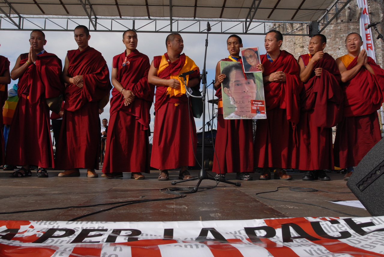 The Independent: "La Birmania è un'enorme prigione"