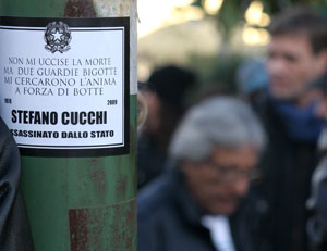 Rabbia e tensione al corteo per Cucchi