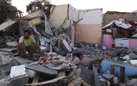 Striscia di Gaza, 5 resistenti uccisi in un bombardamento aereo israeliano