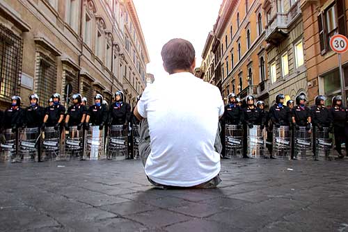 G8, irruzione alla Diaz: condannati i vertici della polizia