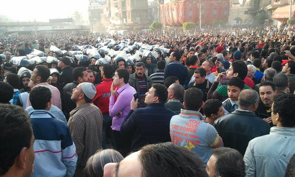 Egitto, governo vieta ogni manifestazione. Opposizione: faremo cadere Mubarak