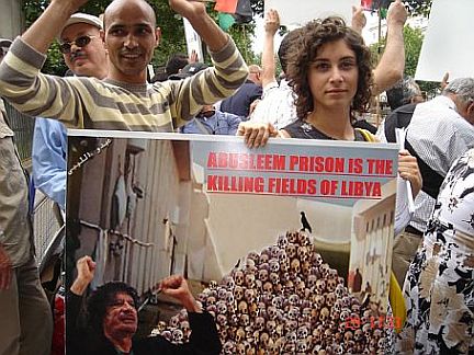 Roma: manifestazione dei democratici libici nell'anniversario del massacro di Abu Selim