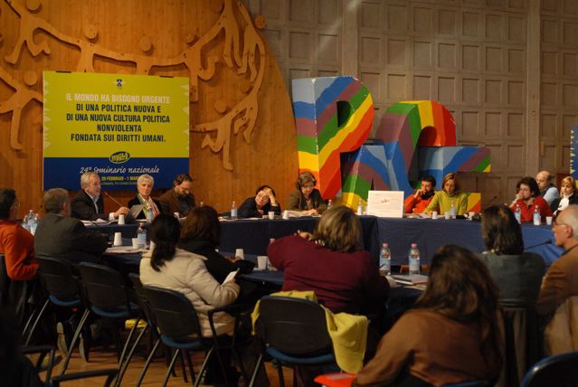 «La politica fa la guerra alla pace»