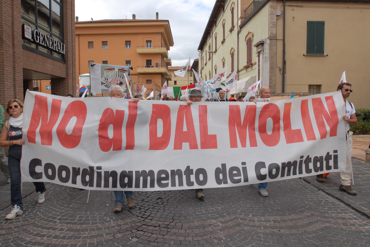 Vicenza, una fiaccolata per dire ancora "no" al Dal Molin
