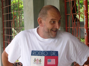 Padre Bossi è libero: "Un uomo giusto, umile, solidale, nonviolento"