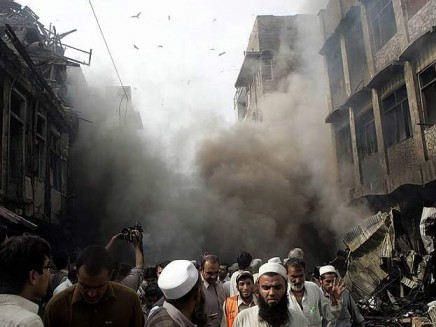 Pakistan: attacco alla moschea dei militari