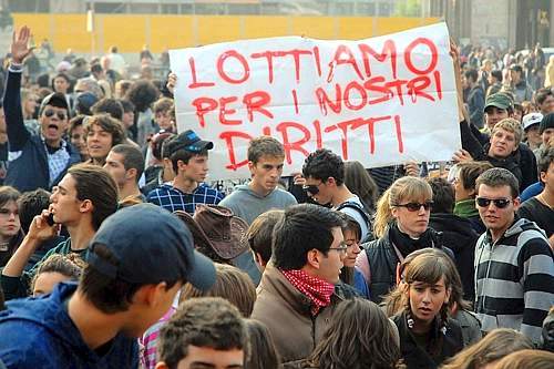 Centinai di cortei e manifestazioni in tutt'Italia? Non chiedete il perchè ai nostri TG
