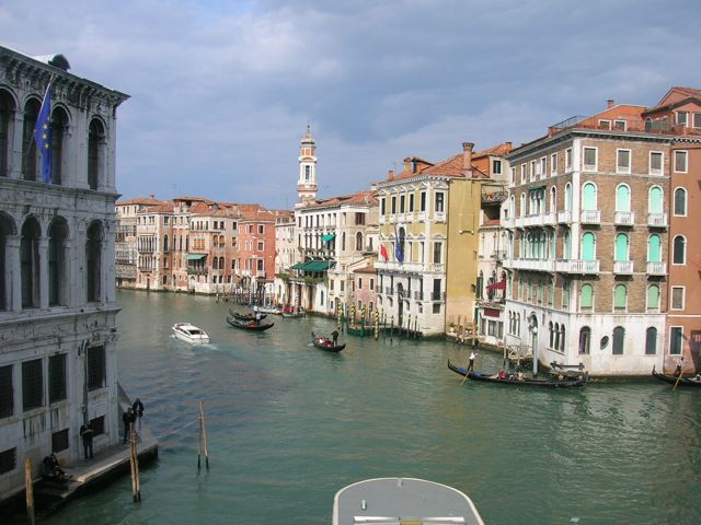 Diritti respinti : Migranti e Richiedenti asilo alla frontiera del porto di Venezia