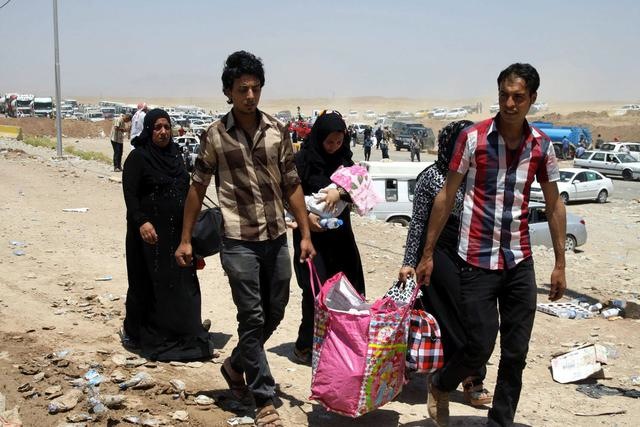 epa04249782 Iraqis who fled the violence in Mosul arrive at a checkpoint in Erbil, Kurdistan region, north Iraq, 11 June 2014. Relative calm prevailed in the northern city of Mosul two days after fighters from the Islamic State in Iraq and the Levant (ISIL) captured it from government troops. The al-Qaeda splinter group's control of Mosul has triggered a mass exodus from the city.  EPA/KAMAL AKRAYI