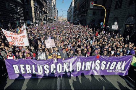 Piazza San Giovanni licenzia Berlusconi