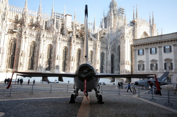 4 novembre: tutti in fila per i cacciabombardieri
